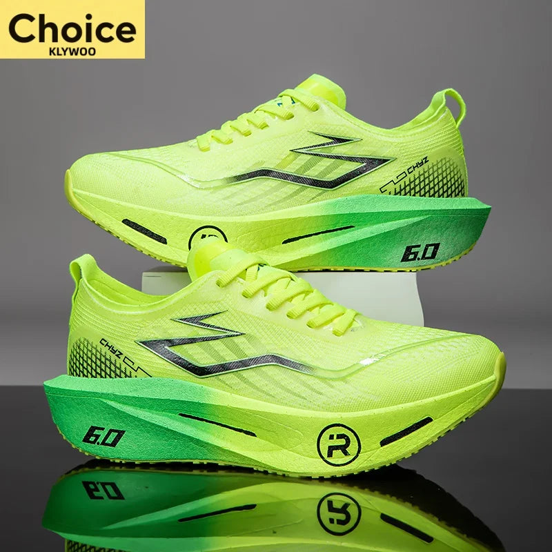 Nouvelles chaussures de sport pour hommes et femmes ideales pour Marathon avec plaque de carbone, pour l'entraînement  avec amorti..New men's and women's sports shoes ideal for marathons, with carbon plate and cushioning for training.