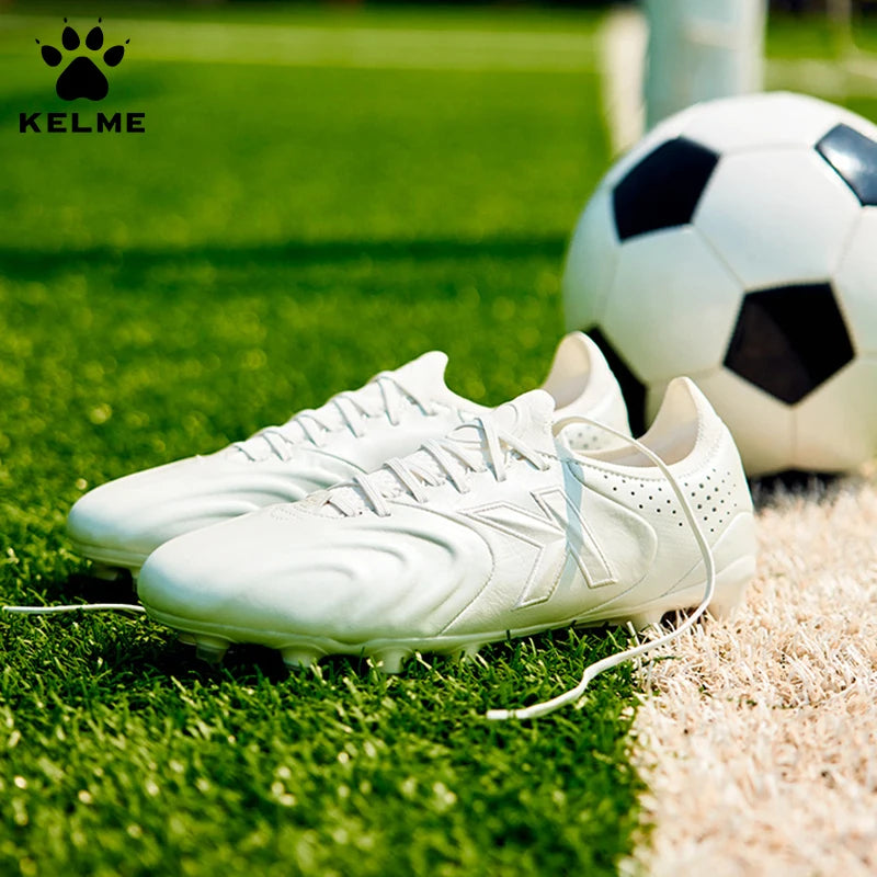 Chaussures de foot KELME FG pour homme, modèle Holy Grail, pour gazon artificiel, antidérapantes, en cuir de kangourou, pour entraînement et matchs.