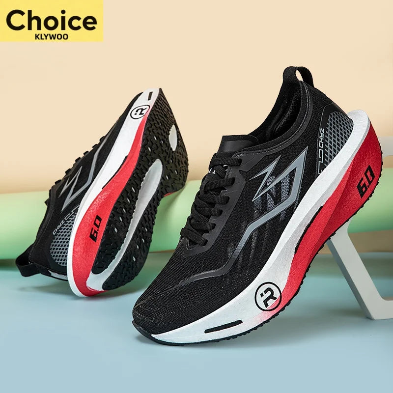 Nouvelles chaussures de sport pour hommes et femmes ideales pour Marathon avec plaque de carbone, pour l'entraînement  avec amorti..New men's and women's sports shoes ideal for marathons, with carbon plate and cushioning for training.