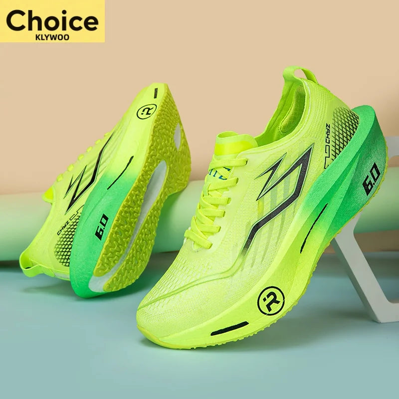 Nouvelles chaussures de sport pour hommes et femmes ideales pour Marathon avec plaque de carbone, pour l'entraînement  avec amorti..New men's and women's sports shoes ideal for marathons, with carbon plate and cushioning for training.
